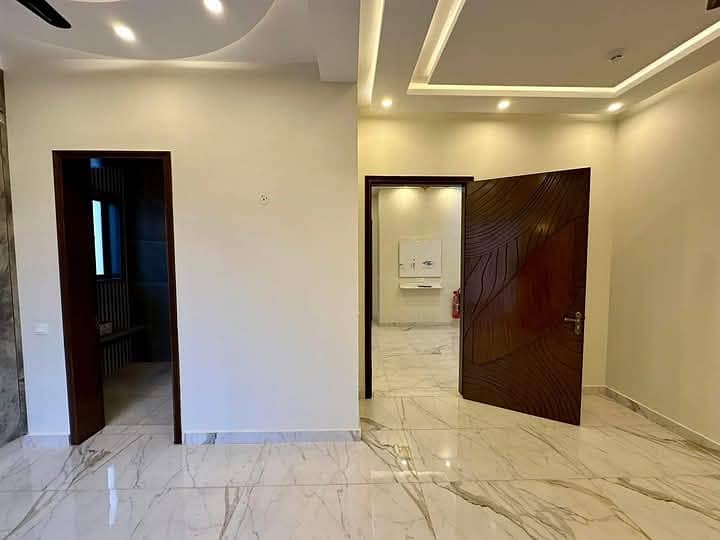 House For Sale 240 Yards West Open In Gulshan Block 5 6