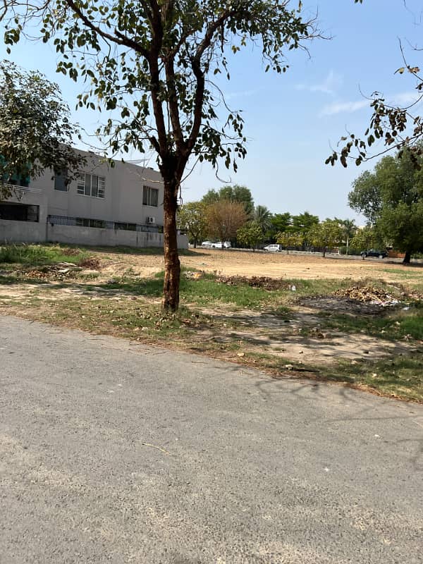 3rd Plot Frm Park Level DP Pole CLear Closed To Jalal Sons 0