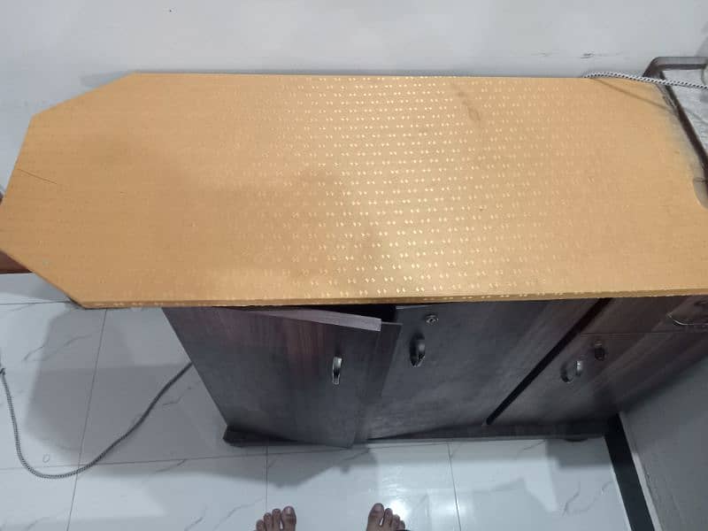 no damage, like new ,cabinet and two drawer 3
