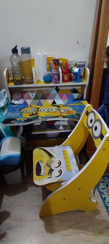 study table with drawer and a chair 3