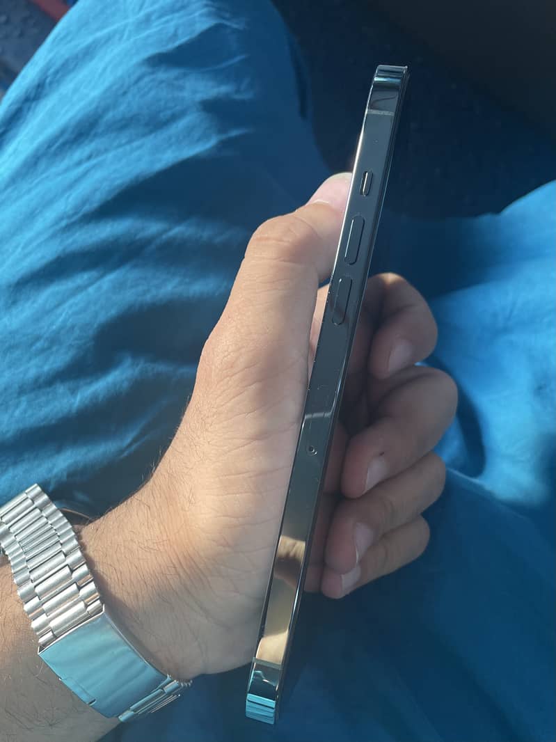 iphone 12 Pro Max 1