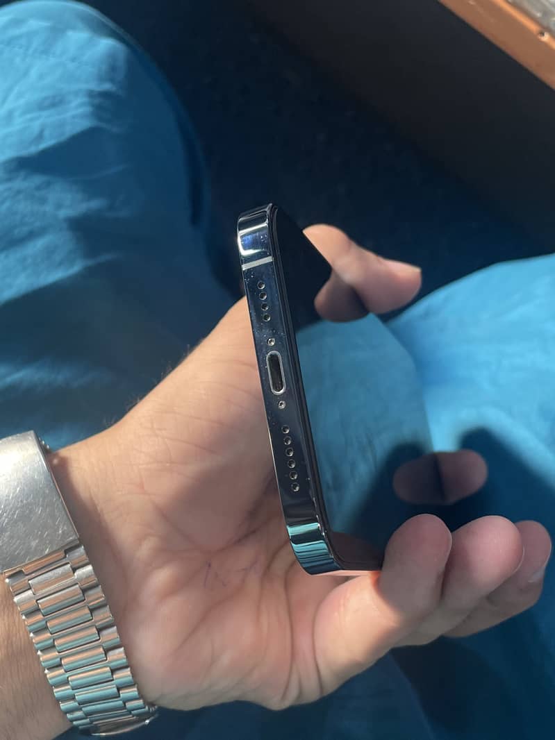 iphone 12 Pro Max 3