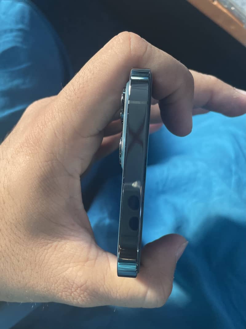 iphone 12 Pro Max 4