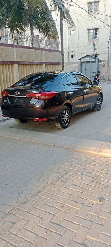 Toyota Yaris ATIV X 1.5 1