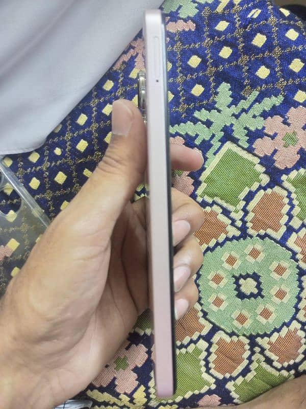 redmi 13 just box open 10/10 hai jis ne Lana hai wo rapta kare 4