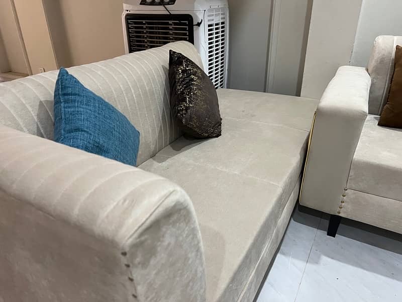 L shaped sofa | 7 seater | Light color 2