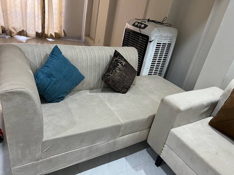 L shaped sofa | 7 seater | Light color 4