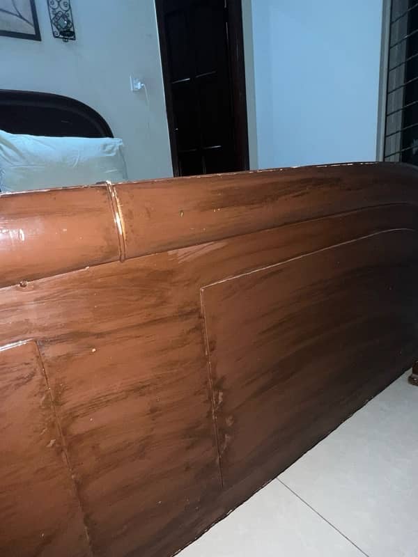 Queen size bedset with mirror and dressing table/polished bed. 3