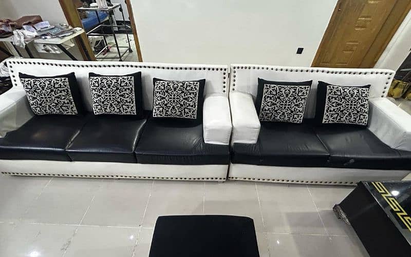 6 seater sofa set with cutions. 0