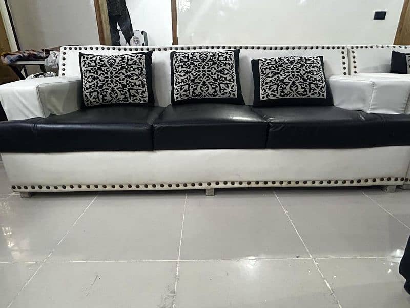 6 seater sofa set with cutions. 1