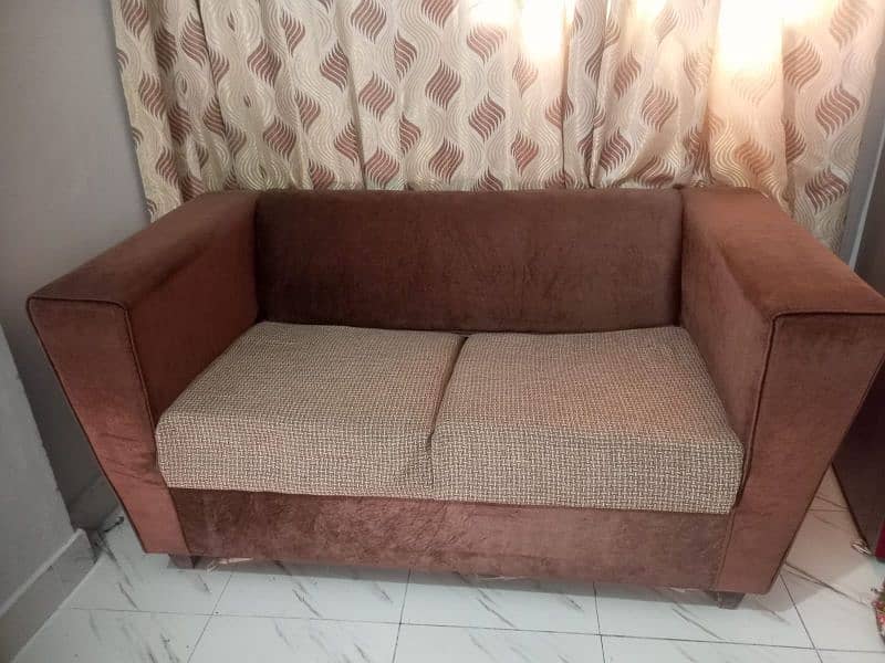 Sofa for sale neat neat and clean 4