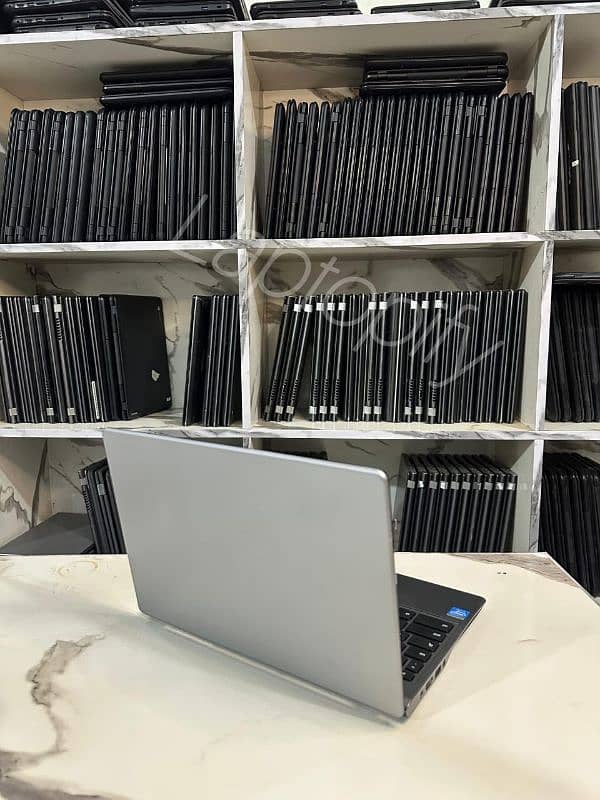 Acer C740 slimmest laptop, 4 GB ram, 128 GB SSD, 4