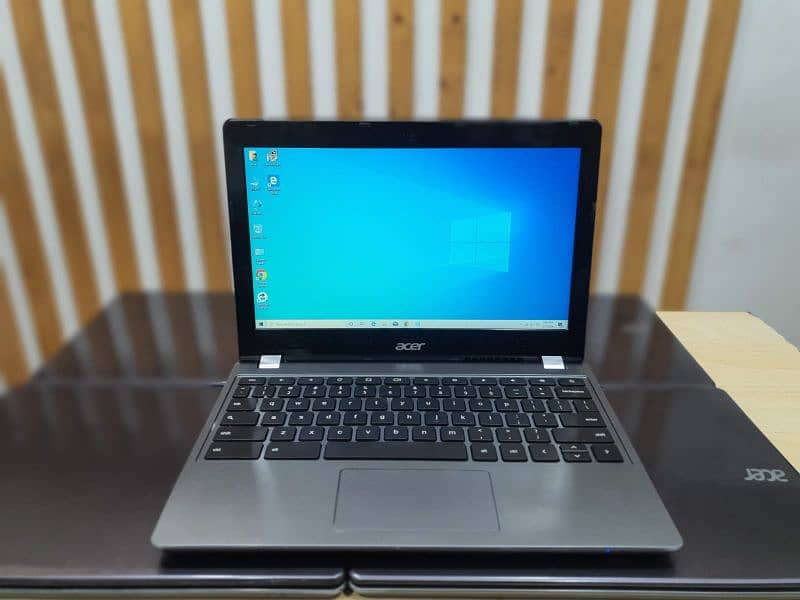 Acer C740, 4 GB ram/ 128 GB SSD, windows 10 pro installed 1