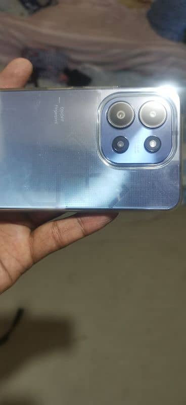 new mobile ha ak week use howa ha sab kuch sath ha 2