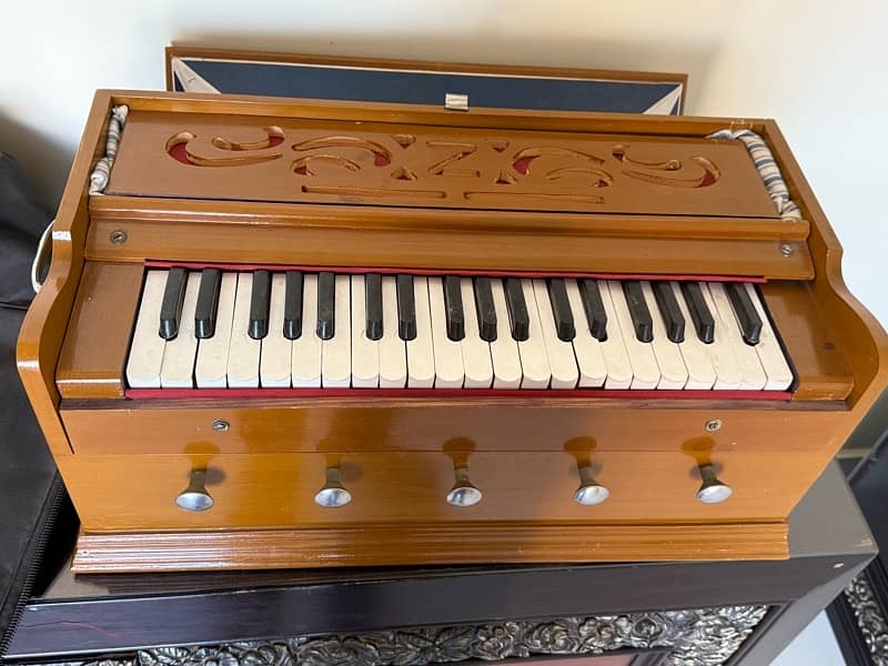 Harmonium good new condition good wood 0