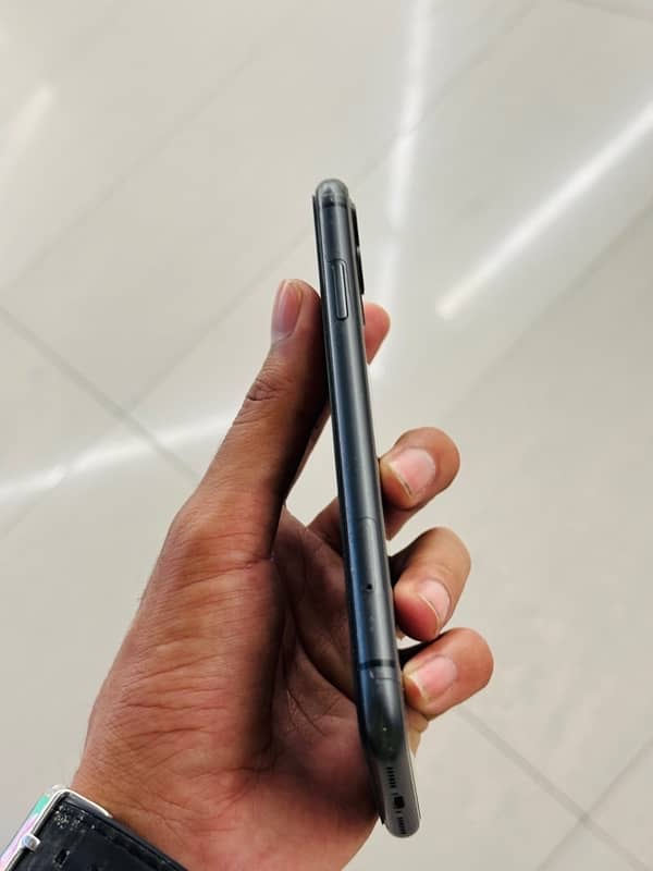 iphone 11 non pta FU eSim time available 77% 0