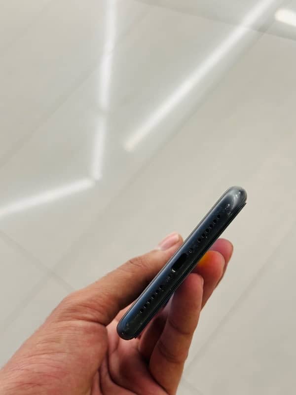 iphone 11 non pta FU eSim time available 77% 1