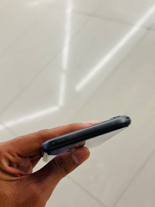 iphone 11 non pta FU eSim time available 77% 4