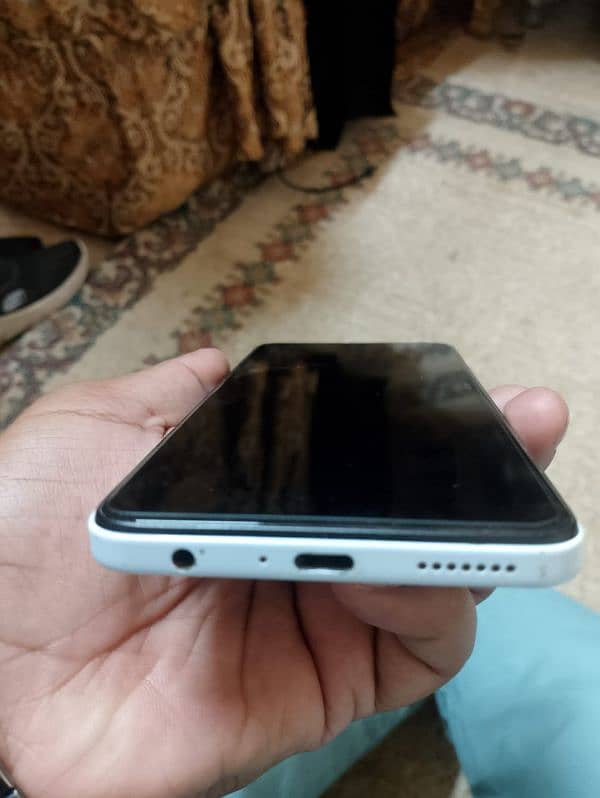 Tecno camon 19 neon with box 0