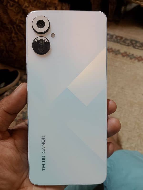 Tecno camon 19 neon with box 1