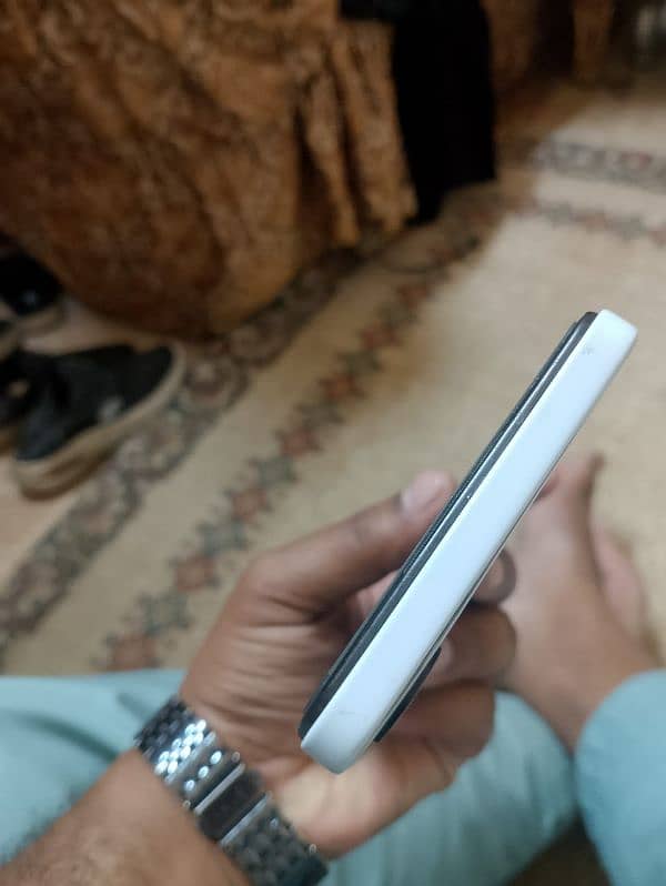 Tecno camon 19 neon with box 2