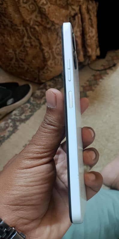 Tecno camon 19 neon with box 4