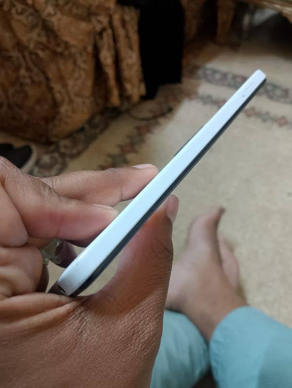 Tecno camon 19 neon with box 5