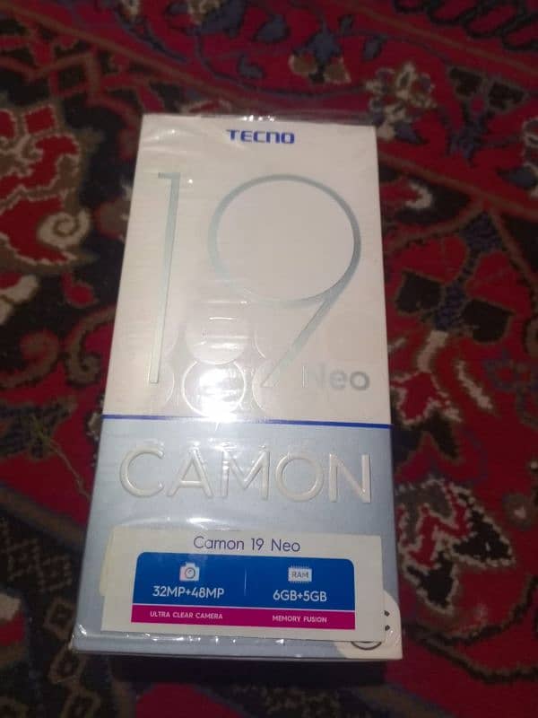 Tecno camon 19 neon with box 6