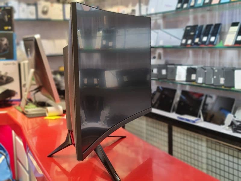 Asus Curved Gaming Monitor XG32VQR 144 Hz 11