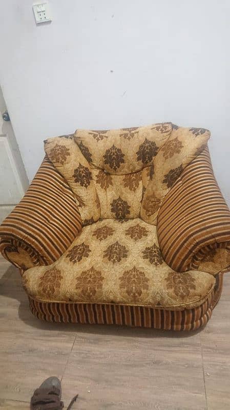 Reselling Sofa set 0