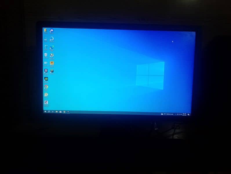 gaming setup full with screen 0
