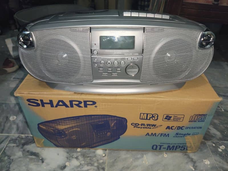 SHARP QT-MP5 BOOM BOX FOR 110-240 VOLTS 0