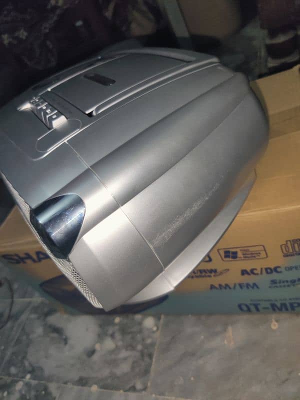 SHARP QT-MP5 BOOM BOX FOR 110-240 VOLTS 1
