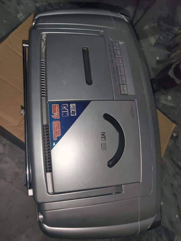 SHARP QT-MP5 BOOM BOX FOR 110-240 VOLTS 4
