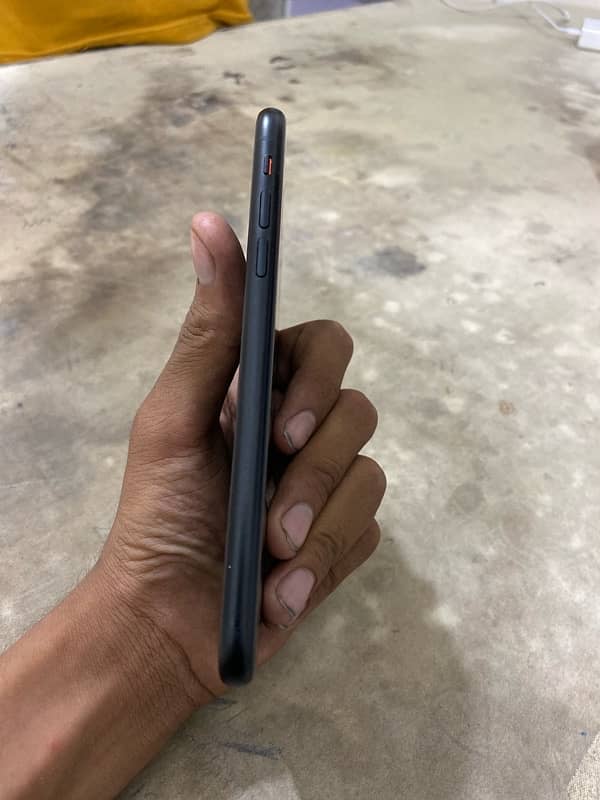 iPhone xr 3