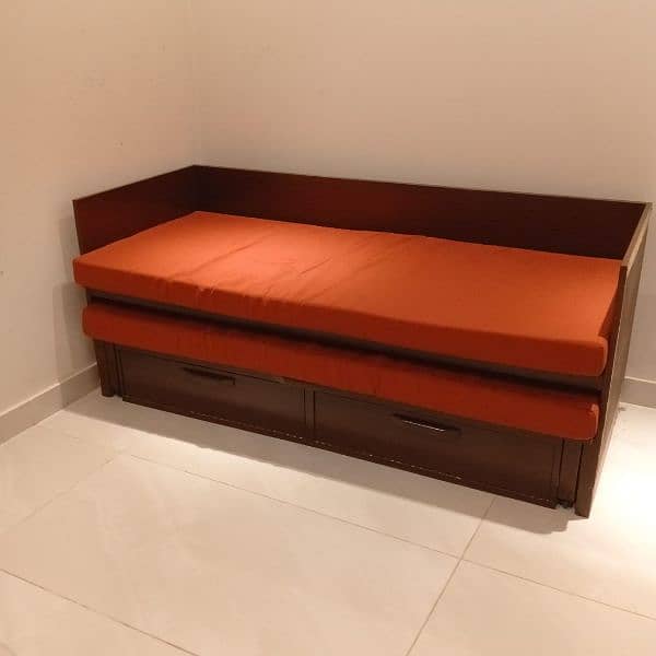 Trundle Bed with pull out single bed and storage draws 0