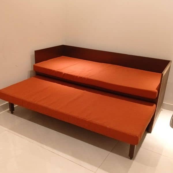 Trundle Bed with pull out single bed and storage draws 2