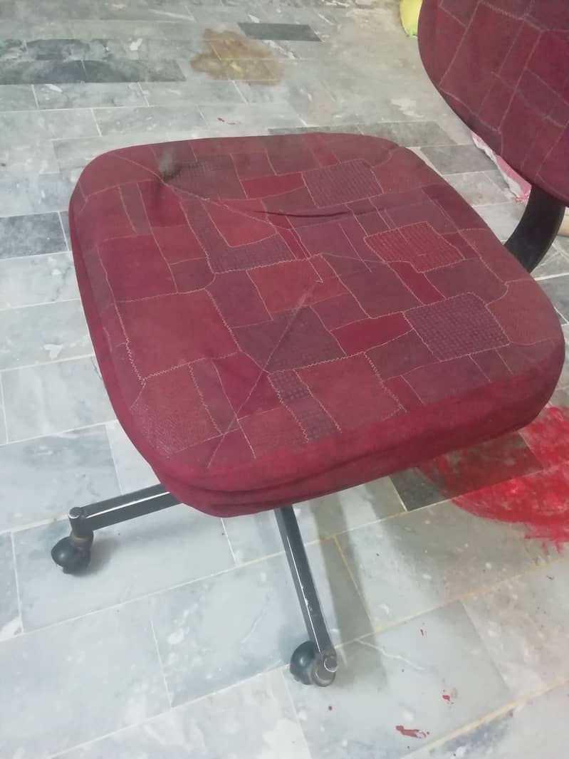 Rotating Revolving Chair with free 2 Cushions 2