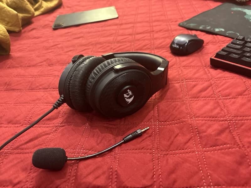 mouse keyboard gaming headset and mouse pad 1