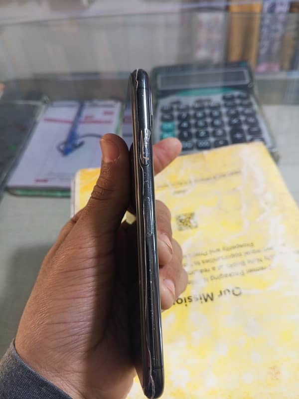 iPHONE X . . 256 GB … NoN PTA. . ARGENT SALE. . 0