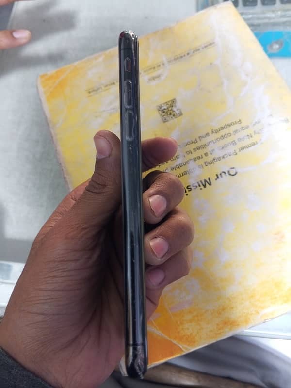 iPHONE X . . 256 GB … NoN PTA. . ARGENT SALE. . 3