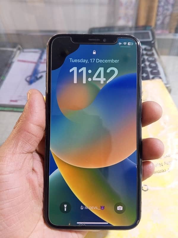 iPHONE X . . 256 GB … NoN PTA. . ARGENT SALE. . 5