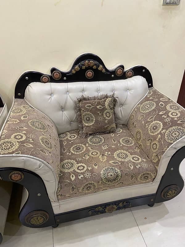 Sofa set with 6 cushions 1