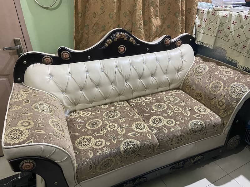 Sofa set with 6 cushions 2