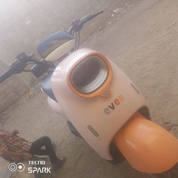 evee nisa Scooty with lithium battery pakg vvip working 2