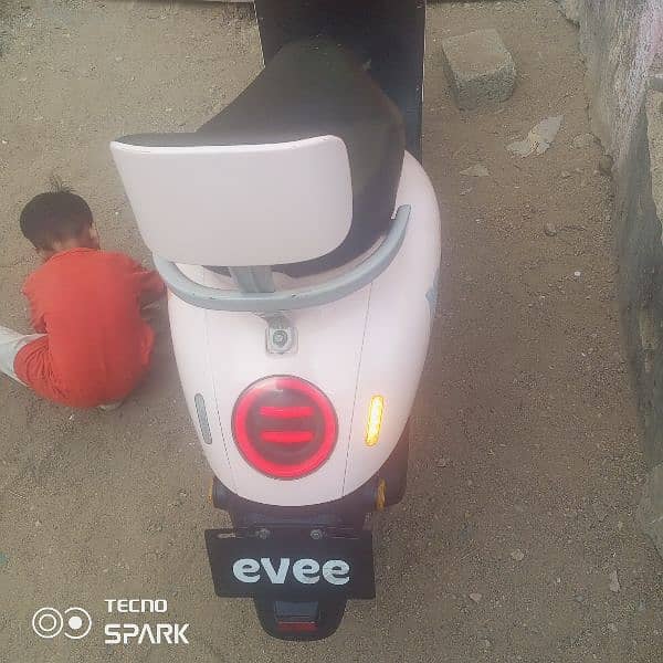 evee nisa Scooty with lithium battery pakg vvip working 3
