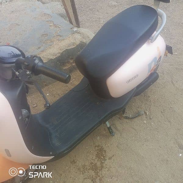 evee nisa Scooty with lithium battery pakg vvip working 4