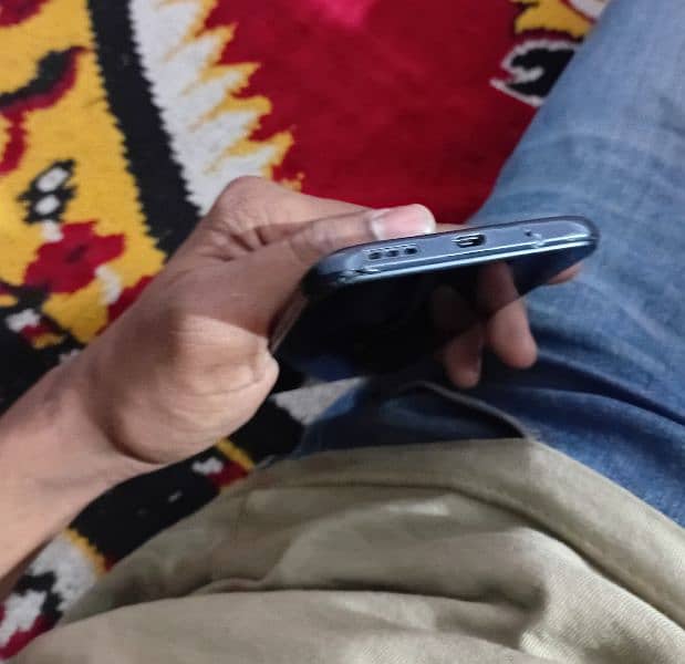 Redmi 9C 4/128 all okay hai srf penal change h but penal original h 3