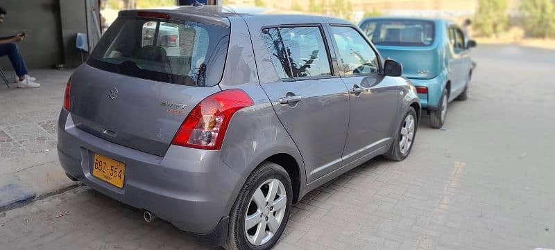 Suzuki Swift 2014 automatic almost original paint. 2