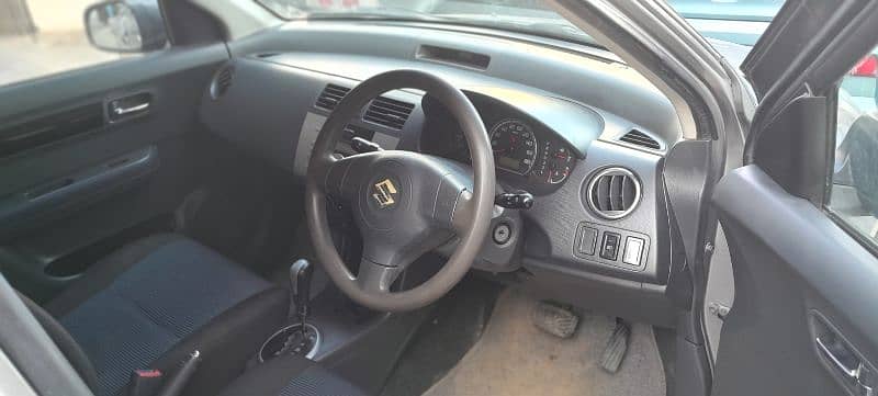 Suzuki Swift 2014 automatic almost original paint. 6